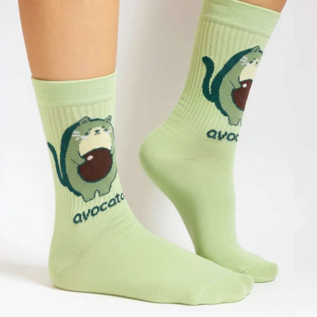 Calcetines unisex verdes con diseño avocato de un gato mitad aguacate