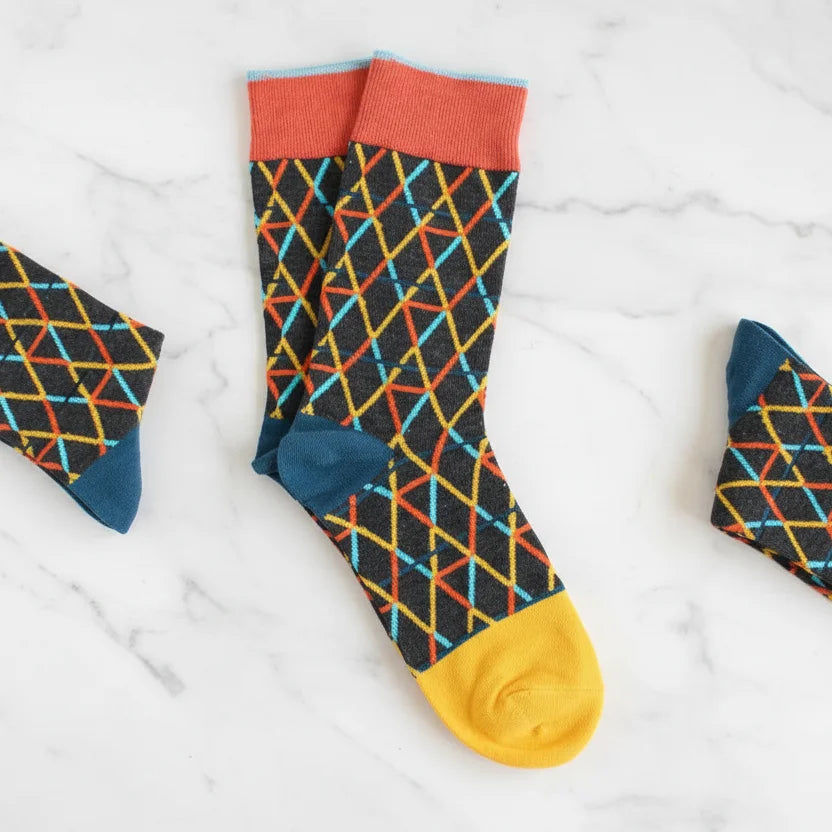 Calcetines de hombre con diseños de rombos coloridos de Alegra Treat Boxes para enviar a domicilio