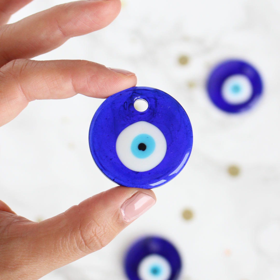 Amuleto de cristal de ojo de turco para incluir en tu caja regalo de Alegra Treat Boxes