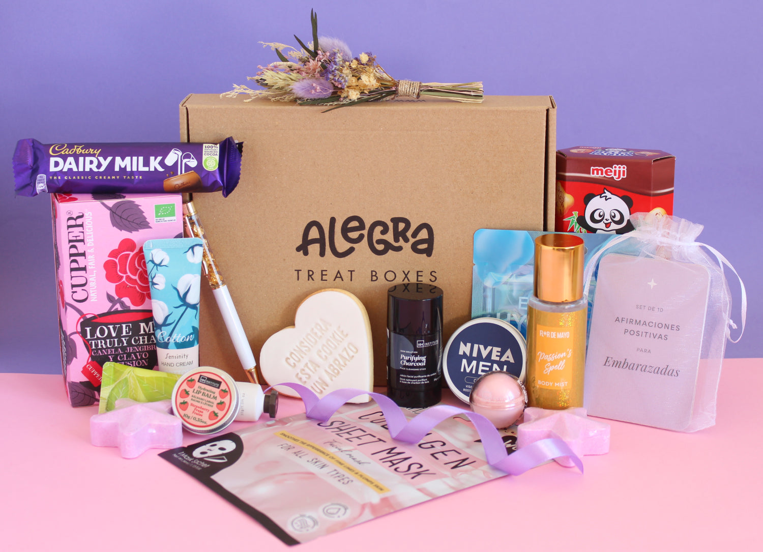 Caja regalo de Alegra rodeada de artículos