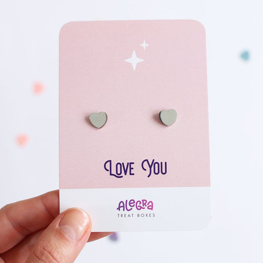 Pendientes con forma de corazón de acero plateado en cartulina con mensaje love you