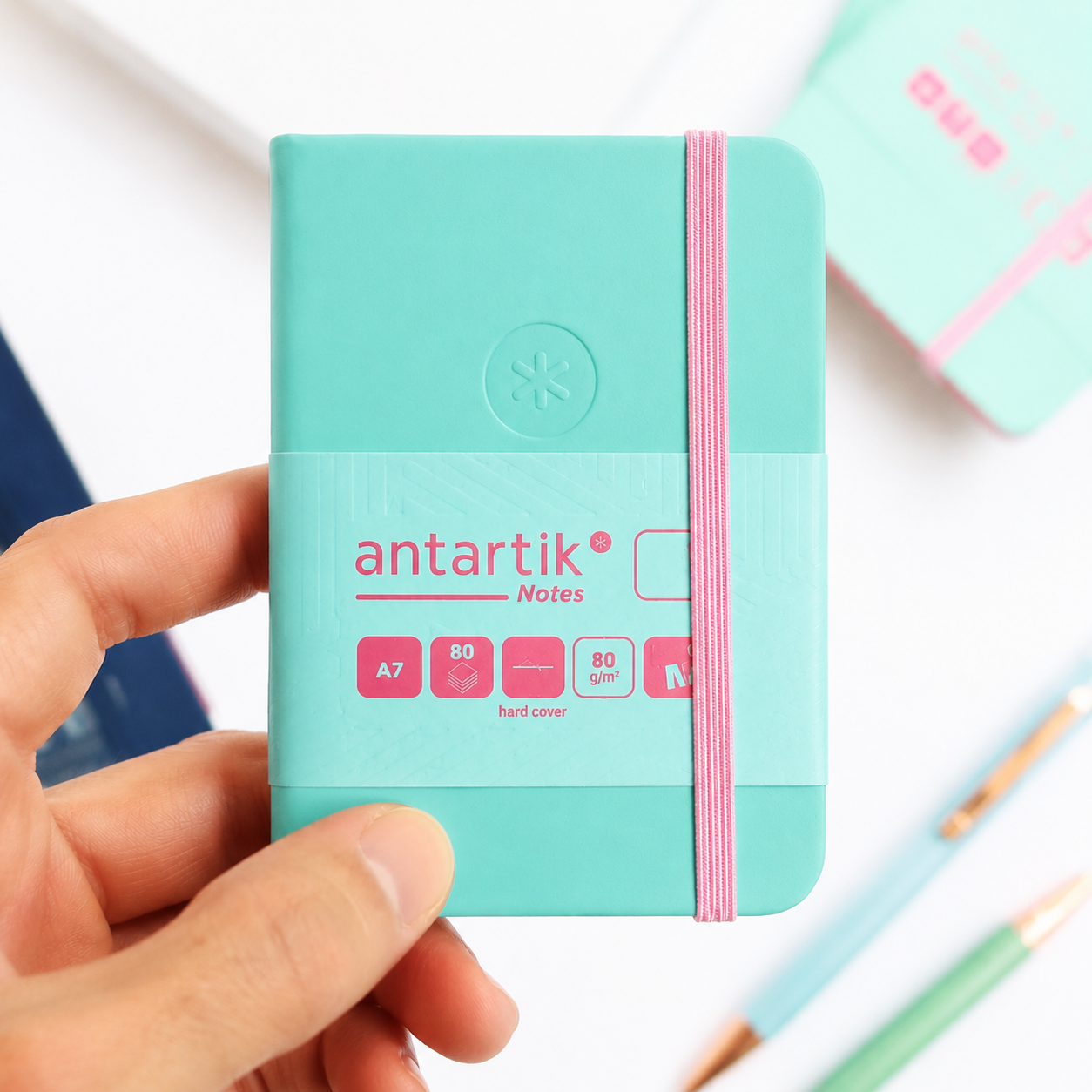 Bloc de notas A7 en color aguamarina y rosa para caja regalo de Alegra Treat Boxes
